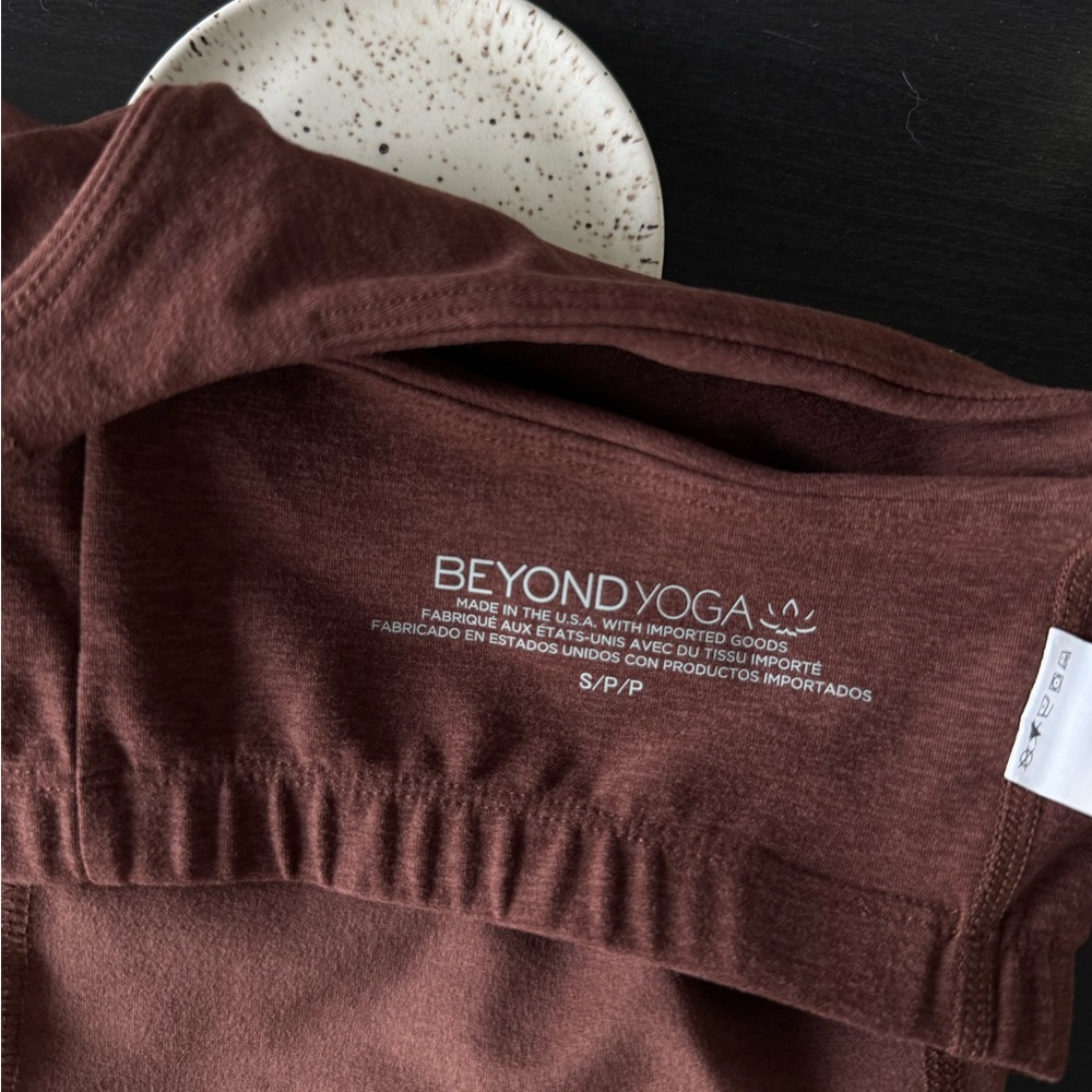 Beyond Yoga Spacedye Refocus Cropped Tank in Brown size Small - Picture 7 of 8
